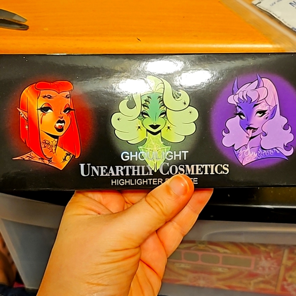 Ghoulight highlighter pallette from unearthly cosmetics